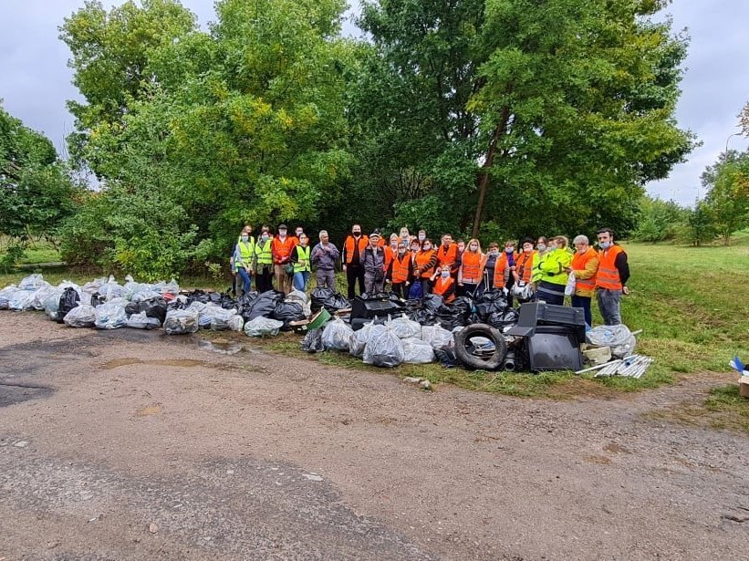 Z okazji Międzynarodowego Dnia Sprzątania Świata, kilkanaście firm oraz instytucji działających na terenie Łodzi przyłączyło się do akcji zbierania śmieci. 